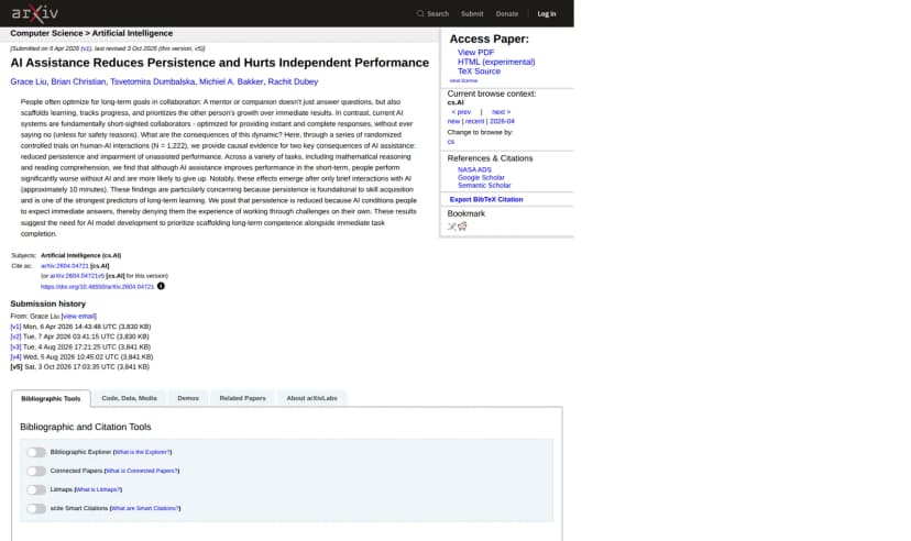 arXiv の論文ページの画面。題は AI Assistance Reduces Persistence and Hurts Independent Performance、著者は Grace Liu ら5人。要旨には、1,222人の無作為化実験で、AIの助けは短期の成績を上げる一方、AIなしの成績が下がり、あきらめやすくなったと書かれている