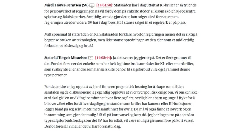 ノルウェー議会(Stortinget)のサイトにある議事録の画面。Mirell Høyer-Berntsen議員(SV)の14時4分50秒の発言と、Torgeir Micaelsen大臣の14時5分44秒の答えがノルウェー語で並ぶ。議員は、政府が学校、ショッピングセンター、病院、公園などの一部の場所でKI-brillerを禁じる一方で販売は続くと述べ、なぜ販売と使用の両方を一時的に禁じないのかをたずねている。大臣は、弱視の人など正当な使い道を持つ人がいることと、短い期間で実現できる法律の枠組みが要ることを挙げている